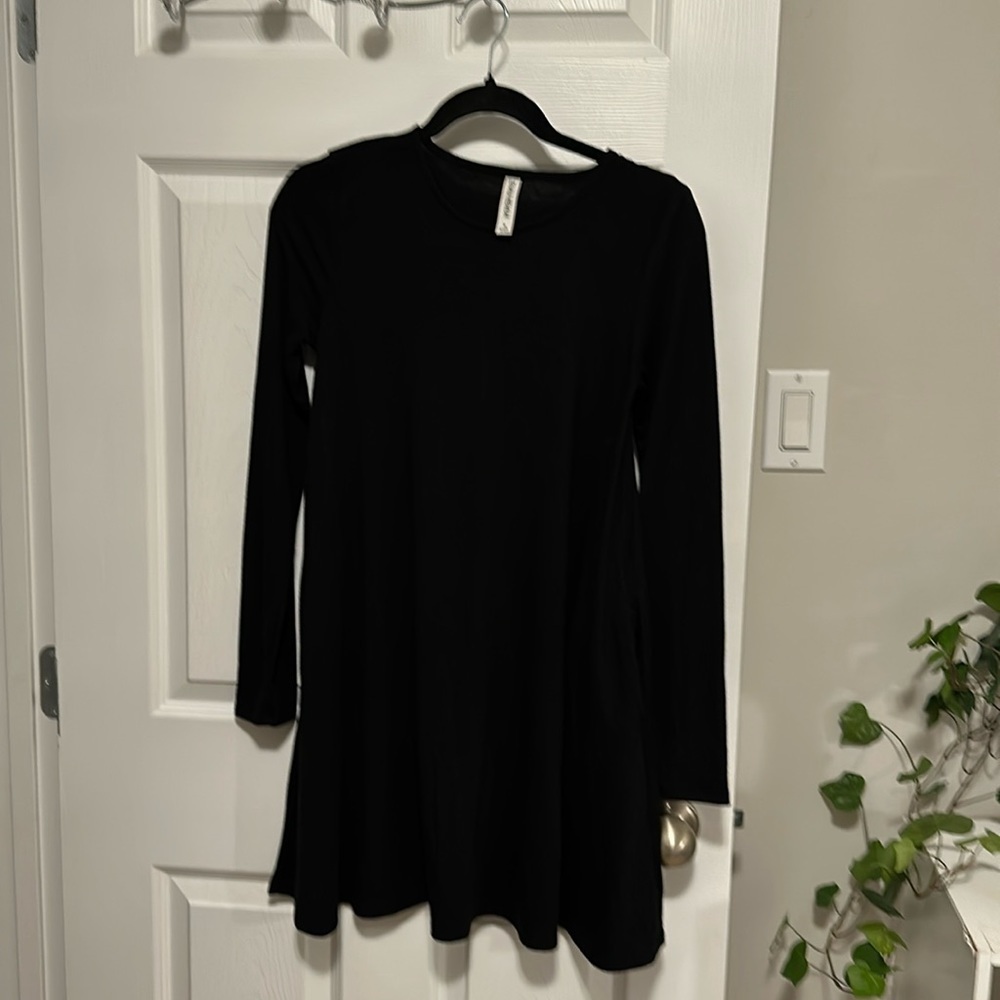 Zenana premium black free flow midi dress with pockets, long sleeves,